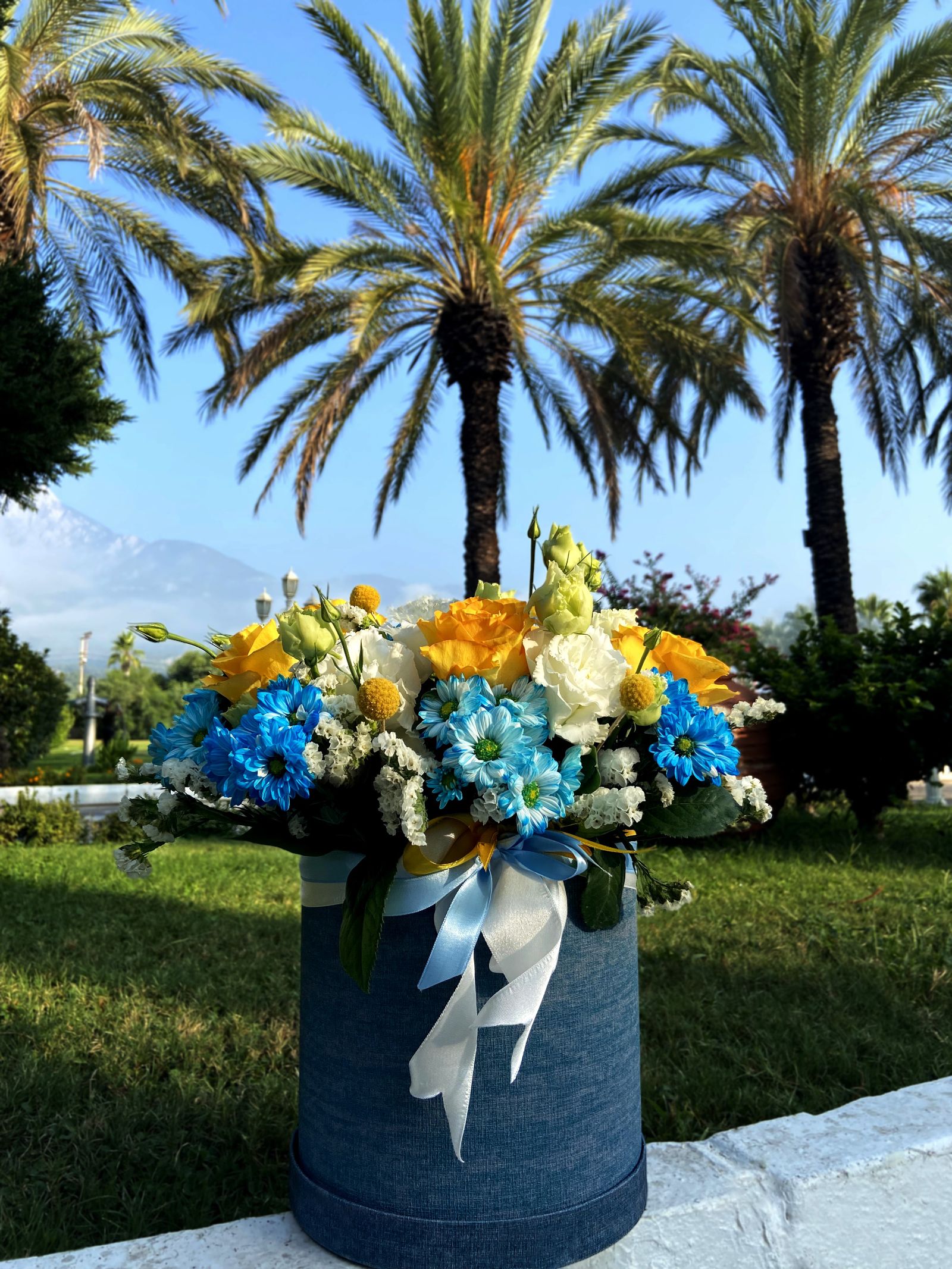 Sarı Gül Mavi Krizantem Aranjman